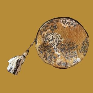 ❌SOLD❌Beaded Circle Clutch